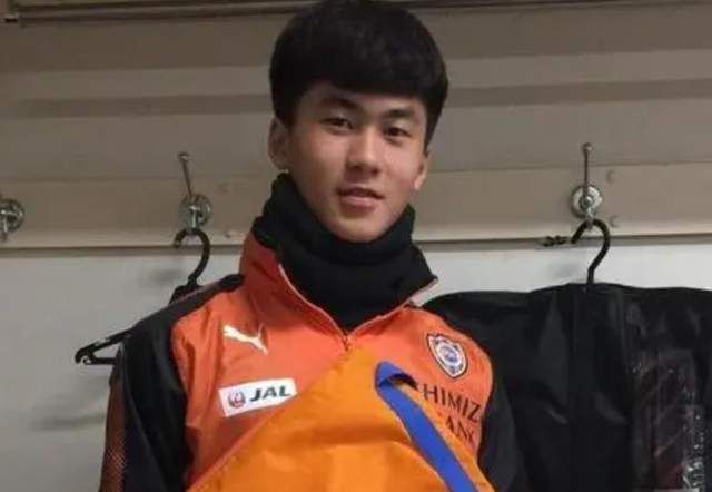 从厨房到客厅一直c